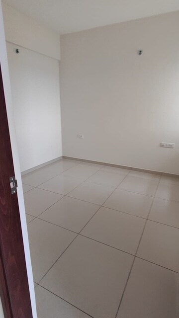 Room in 2 BHK Apartment at Provident Neora, Thanisandra Main Road – for Rent