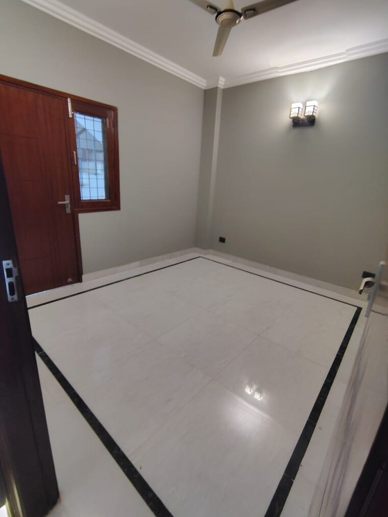 Room, govindpuri 3 Bedroom 900 Sq.Ft. Builder Floor In Govindpuri Delhi 9028813