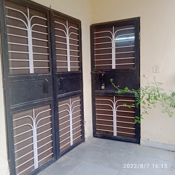 Room in 3 BHK Apartment at Puri Vip Floors, Sector 81 – for Sale