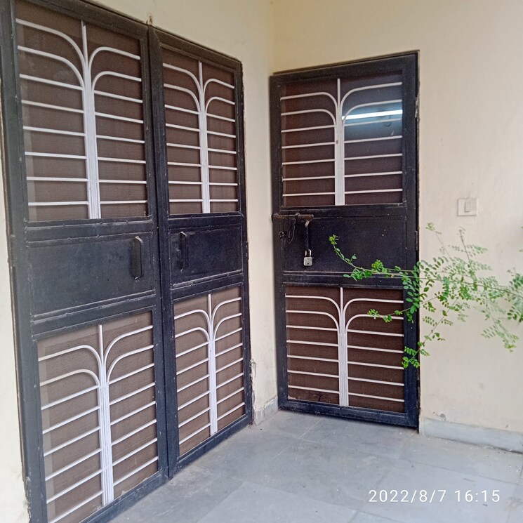 Room, puri-vip-floors 3 Bedroom 2700 Sq.Ft. Apartment In Sector 81 Faridabad 9028822
