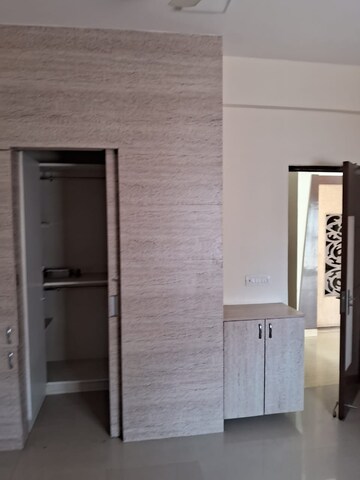 Room in 3 BHK Apartment at Mahagun Moderne, Sector 78 – for Rent