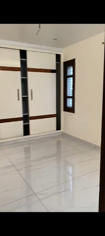 Room in 3 BHK Apartment at Mahatma Gandhi Inner Ring Road – for Sale