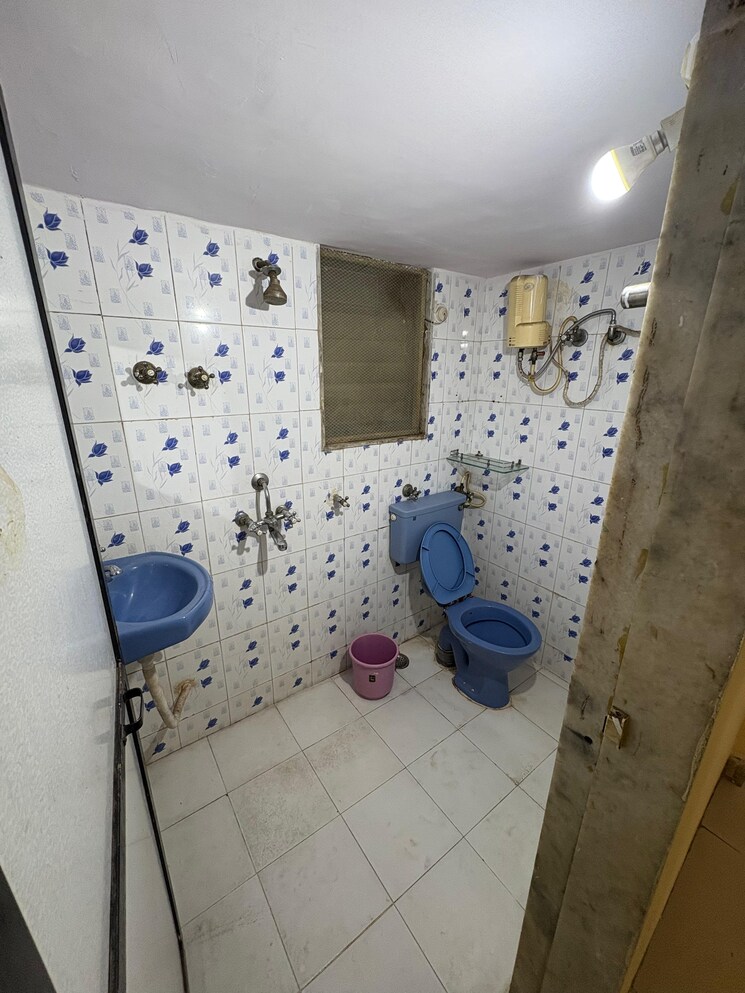 Bathroom, tara-gagan-chs 1 Bedroom 350 Sq.Ft. Apartment In Tilak Nagar Mumbai 9028905
