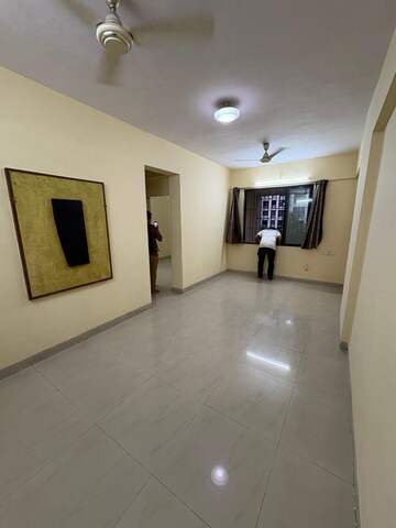 Room in 1 BHK Apartment at Tara Gagan CHS, Tilak Nagar – for Rent