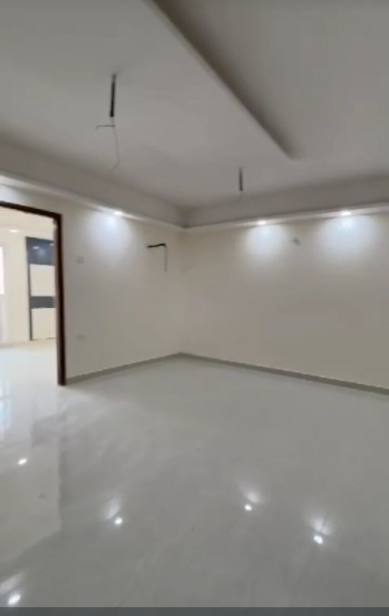 Room, raj nagar extension 4 Bedroom 240 Sq.Yd. Builder Floor In Raj Nagar Extension Ghaziabad 9028932