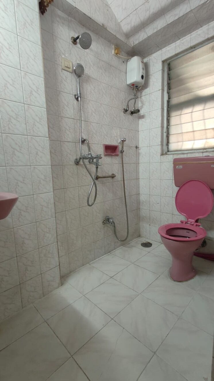 Bathroom, vallabh-society 3 Bedroom 850 Sq.Ft. Apartment In Ghatkopar East Mumbai 9028916