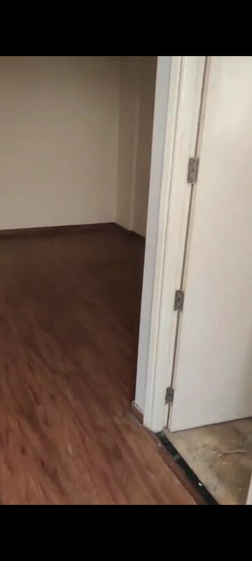 Room in 3 BHK Apartment at Wave Executive Floors, Wave City – for Rent