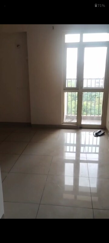 Room in 3 BHK Apartment at Wave Executive Floors, Wave City – for Rent