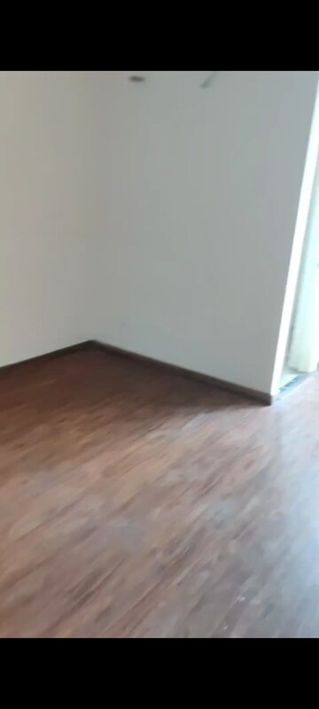Room in 3 BHK Apartment at Wave Executive Floors, Wave City – for Rent