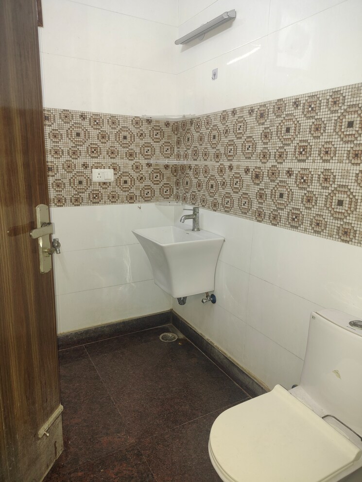 Bathroom, vaishali-media-apartment 2 Bedroom 900 Sq.Ft. Builder Floor In Vaishali Sector 5 Ghaziabad 9028940