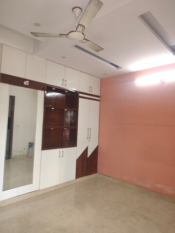Room in 2 BHK Builder Floor at Vaishali Media Apartment, Vaishali Sector 5 – for Rent