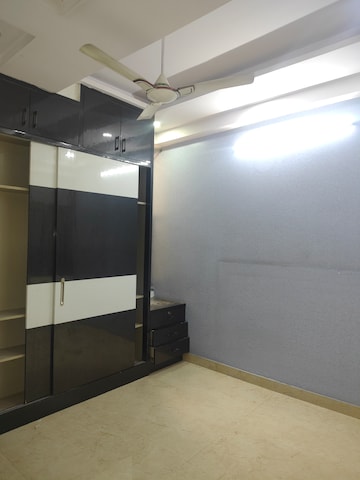 Room in 2 BHK Builder Floor at Vaishali Media Apartment, Vaishali Sector 5 – for Rent