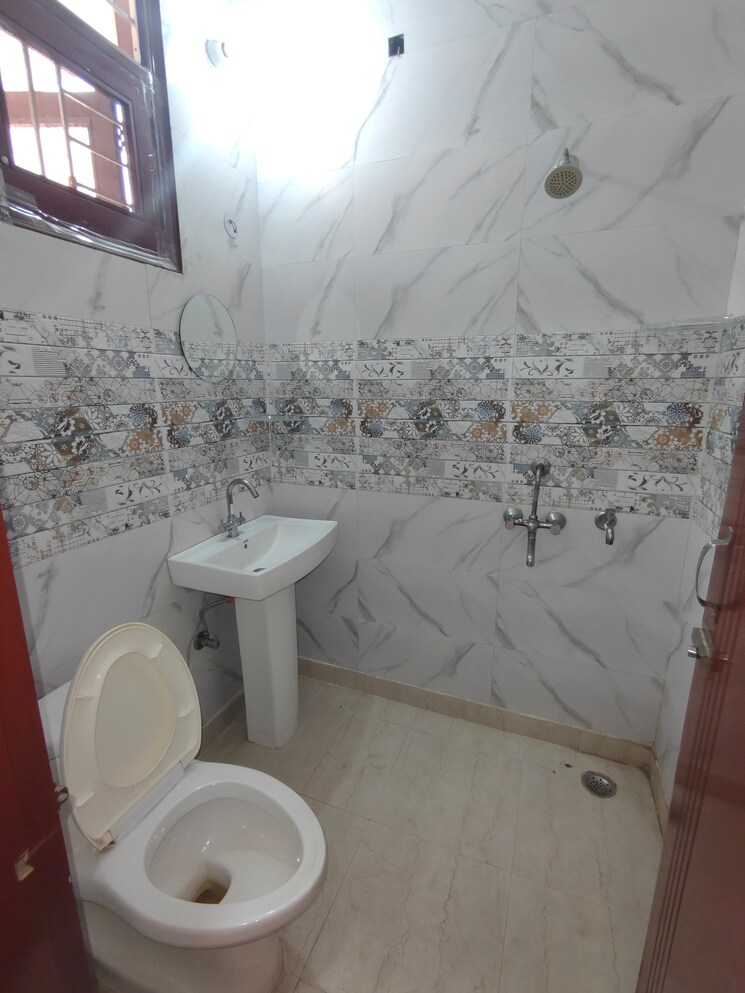 Bathroom, vaishali-media-apartment 2 Bedroom 900 Sq.Ft. Builder Floor In Vaishali Sector 5 Ghaziabad 9028940