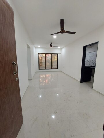 2 BHK Apartment For Rent in Vile Parle East