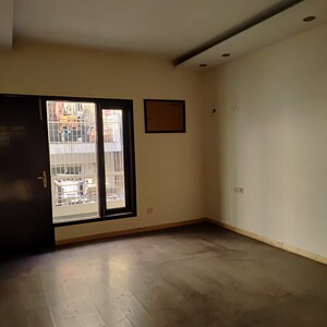 Room in 2 BHK Builder Floor at Smart World Orchard, Sector 61 – for Sale