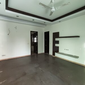 Room in 2 BHK Builder Floor at Smart World Orchard, Sector 61 – for Sale