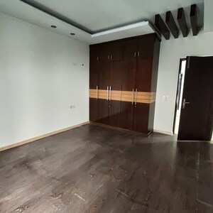 Room in 2 BHK Builder Floor at Smart World Orchard, Sector 61 – for Sale