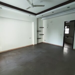 Room in 2 BHK Builder Floor at Smart World Orchard, Sector 61 – for Sale