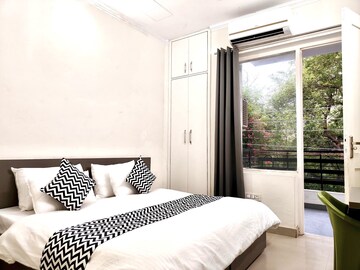 Bedroom in 3 BHK Apartment at Smart World Orchard, Sector 61 – for Rent