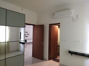 Room in 4 BHK Apartment at Prestige Beverly Hills, Kokapet – for Rent