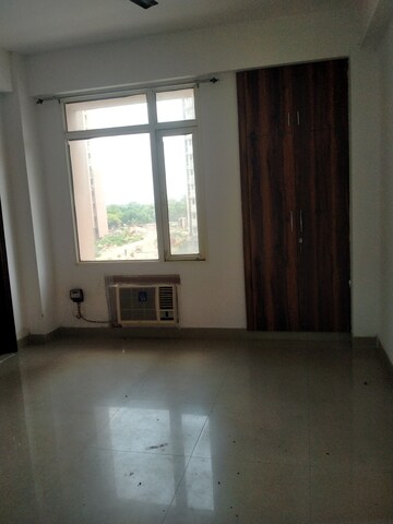 Room in 3 BHK Apartment at Today Ridge Residency, Sector 135 – for Rent