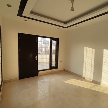 Room in 5 BHK Independent House at Uppal Southend, Sector 49 – for Sale