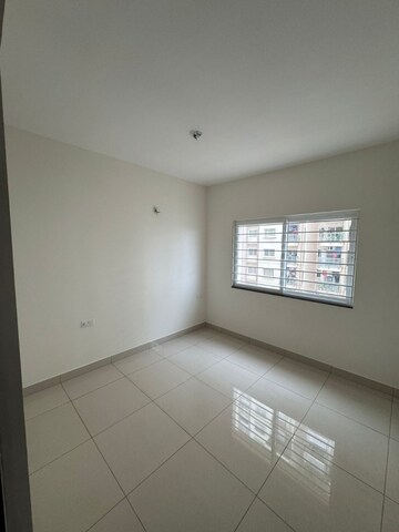 Room in 3 BHK Apartment at Provident Park Square Phase 4, Kanakapura Road – for Sale