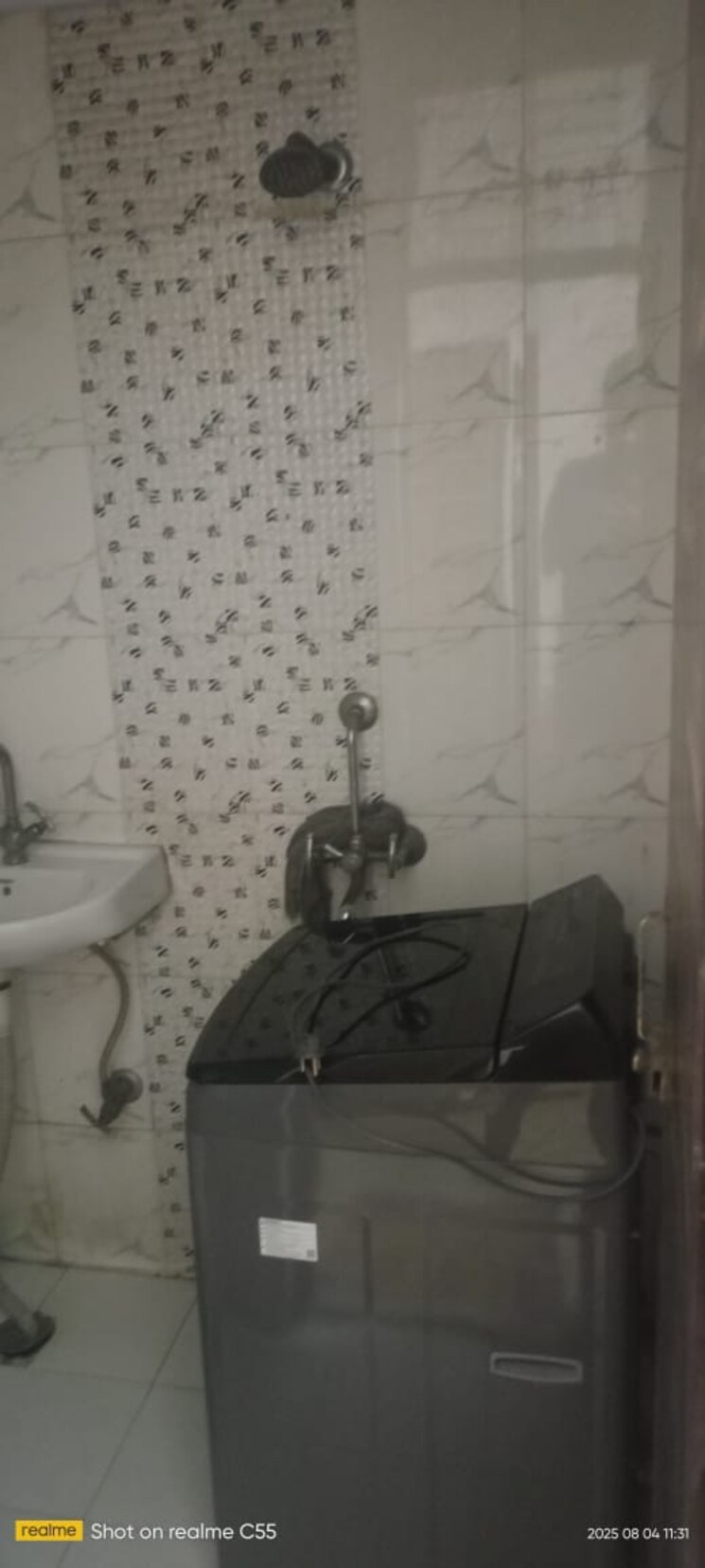 Bathroom, vasundhara sector 5 2 Bedroom 65 Sq.Mt. Builder Floor In Vasundhara Sector 5 Ghaziabad 9029015