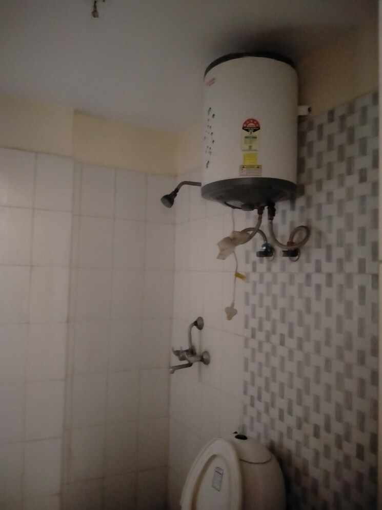 Bathroom, today-ridge-residency 2.5 Bedroom 1225 Sq.Ft. Apartment In Sector 135 Noida 9029023