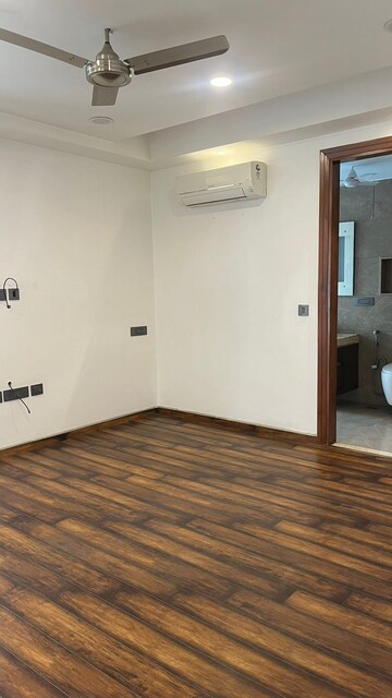 Bedroom in 6+ BHK Builder Floor at Defence Colony – for Sale