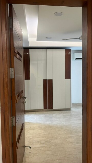 Bedroom in 6+ BHK Builder Floor at Defence Colony – for Sale