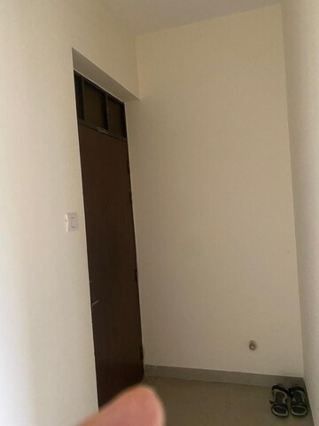 Room in 3 BHK Apartment at Atul Alcove, Pimple Saudagar – for Rent