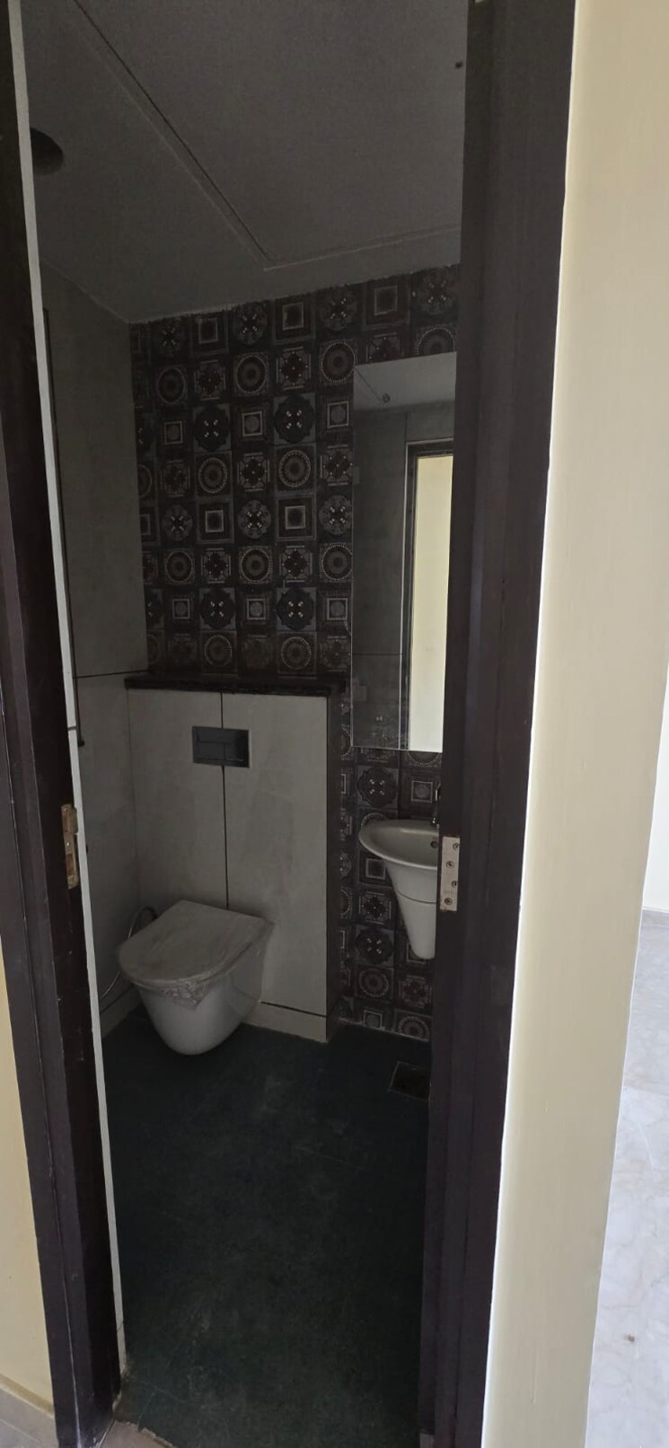 Bathroom, aba-cleo-county 3 Bedroom 1827 Sq.Ft. Apartment In Sector 121 Noida 9029054
