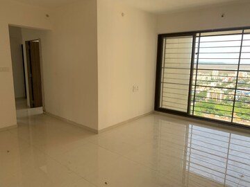 Room in 2 BHK Builder Floor at Parshva The Dream, Kandivali West – for Sale