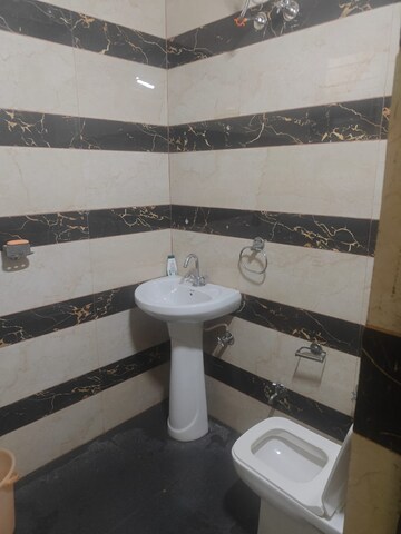 3 BHK Builder Floor For Rent in Dhakoli