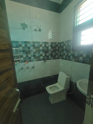 Team Area in 3 BHK Builder Floor at Dhakoli – for Rent