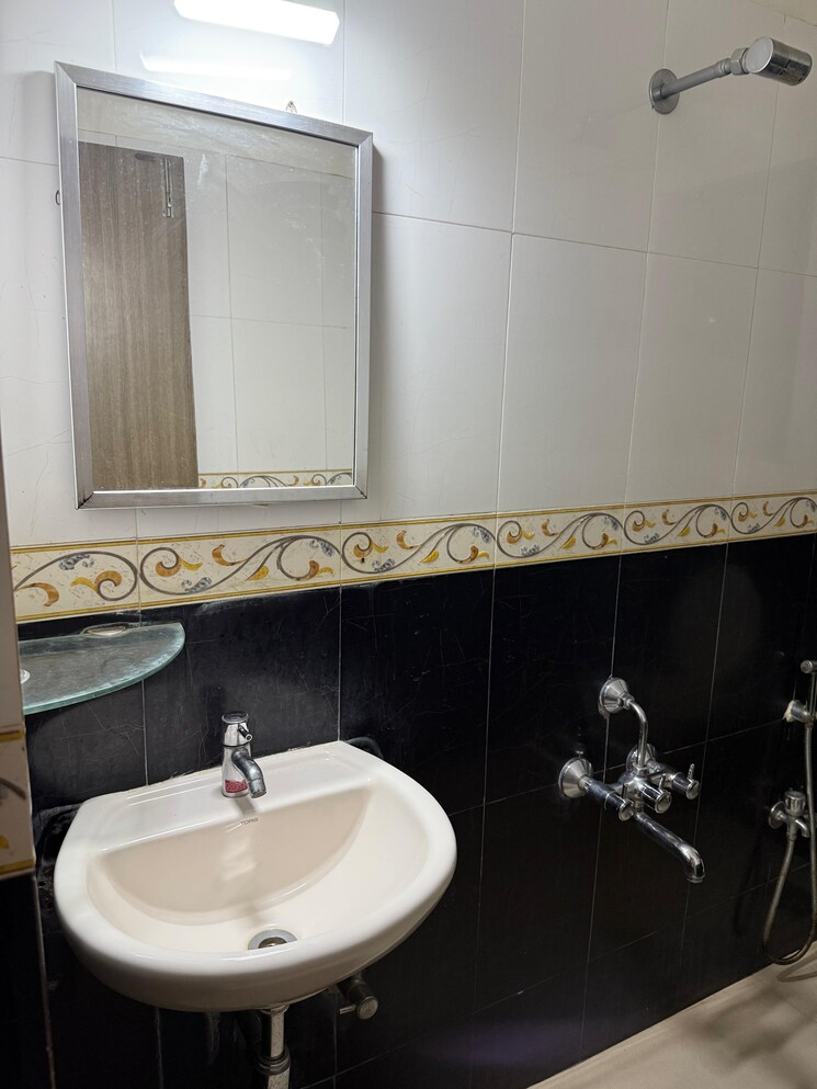 Bathroom, manavsthal-heights 2 Bedroom 790 Sq.Ft. Apartment In Andheri East Mumbai 9029161