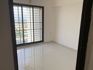 Room in 2 BHK Builder Floor at Kandivali West – for Sale