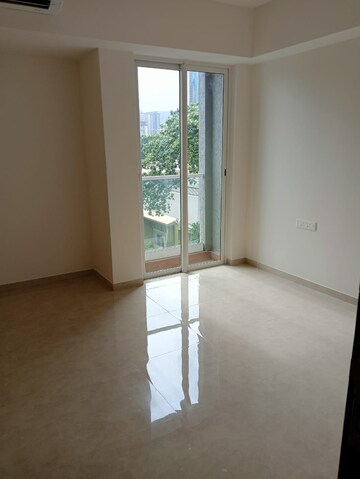 Room in 2 BHK Apartment at Indiabulls One Indiabulls, Pokhran Road No Two – for Rent