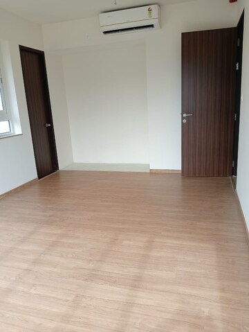Room in 2 BHK Apartment at Indiabulls One Indiabulls, Pokhran Road No Two – for Rent