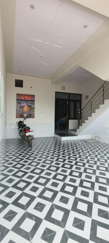 Parking in 3 BHK Villa at Kalwar Road – for Sale