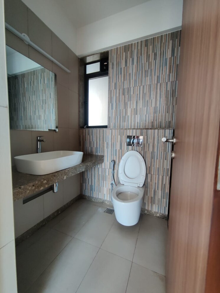Bathroom, shapoorji-pallonji-vicinia 3 Bedroom 1068 Sq.Ft. Apartment In Powai Mumbai 9029238
