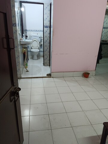 Building Lobby in 1 BHK Apartment at RWA Pocket R Dilshad Garden, Dilshad Garden – for Rent