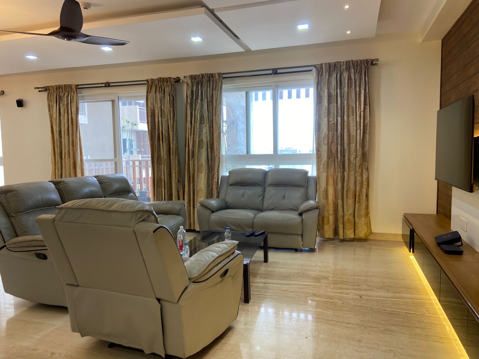 3 BHK + Servant Room Apartment For Rent in Mahindra Windchimes