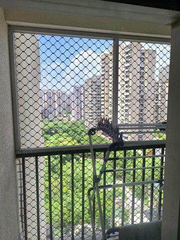Room in 2 BHK Apartment at Gaur City 6th Avenue, Sector 4 Greater Noida – for Rent