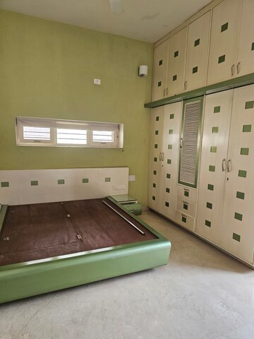 Room in 5 BHK Apartment at Vishal Apartment Basavangudi, Basavanagudi – for Rent
