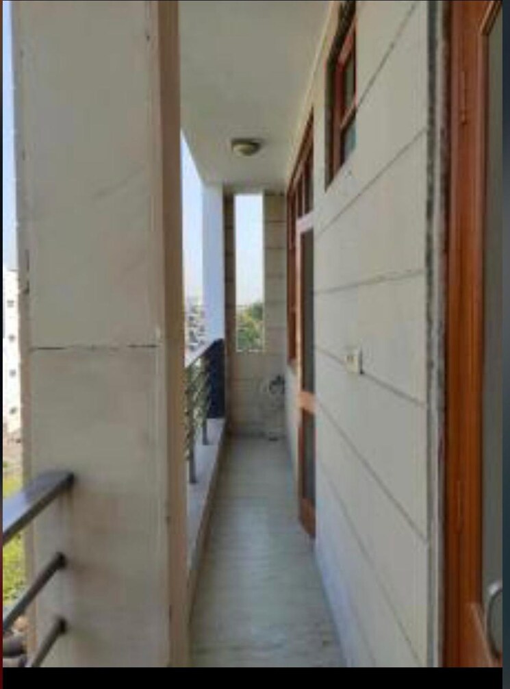 Balcony, rwa-azadpur-colony 3 Bedroom 1020 Sq.Ft. Apartment In Model Town Delhi 9029289