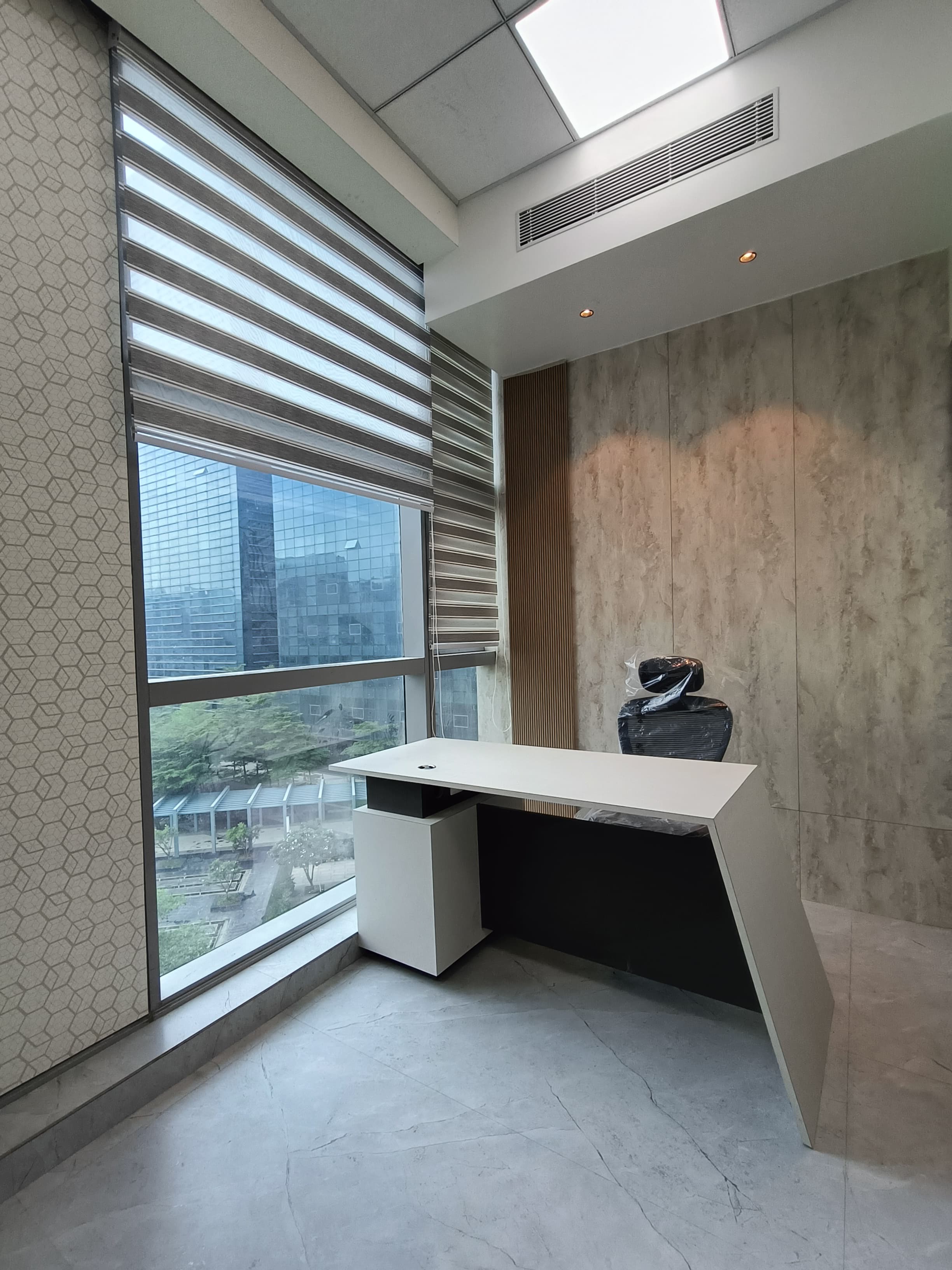Office Space For Rent in Mani Casadona