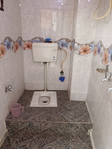 Attached Bathroom in 2 BHK Apartment at RWA Pocket R Dilshad Garden, Dilshad Garden – for Rent