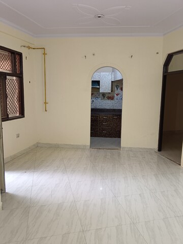 Room in 2 BHK Apartment at RWA Pocket R Dilshad Garden, Dilshad Garden – for Rent